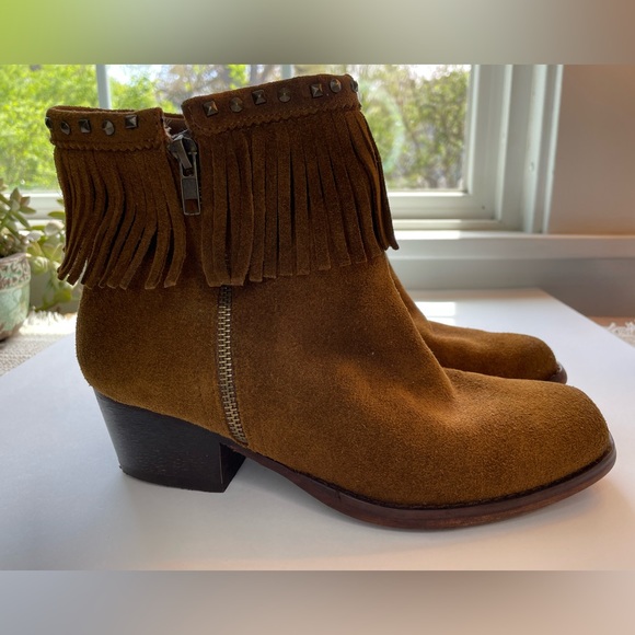 BareTraps Wendell brown leather fringe ankle booties with heel. Size 8.5M - Picture 3 of 6